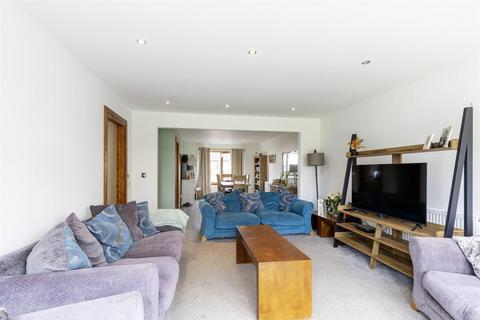 Deuchar Lodge Cambusburn Road, Guildtown, Perth, PH2 6BZ