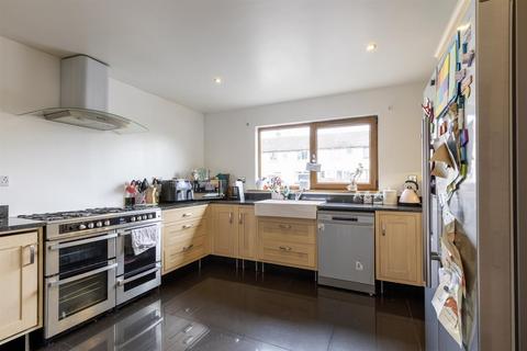 Deuchar Lodge Cambusburn Road, Guildtown, Perth, PH2 6BZ