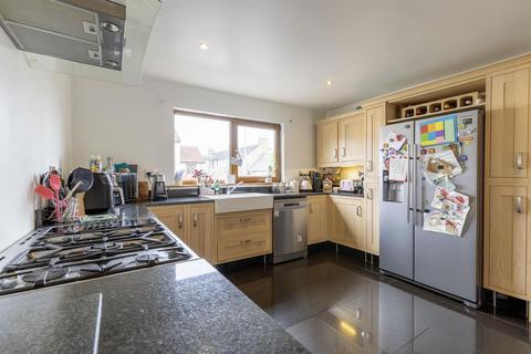 Deuchar Lodge Cambusburn Road, Guildtown, Perth, PH2 6BZ