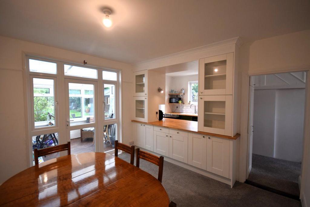 Westfield Avenue, Barnstaple, Devon 3 bed house to rent £1,350 pcm (£