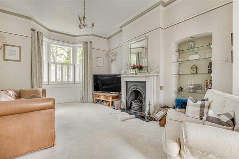 4 bedroom house for sale, Mayfield Road, Walton-On-Thames KT12