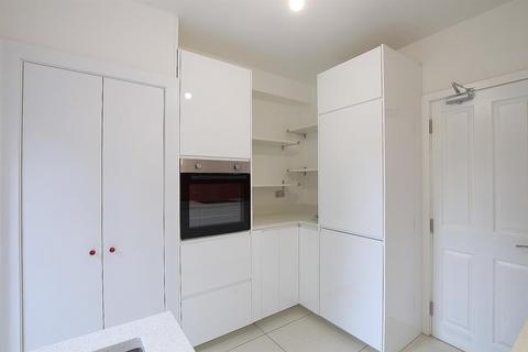 3 bedroom apartment to rent, Brooks Road, London W4