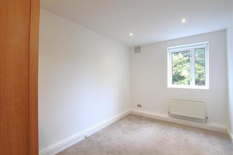 3 bedroom apartment to rent, Brooks Road, London W4