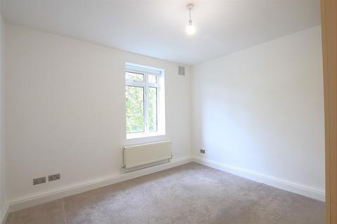 3 bedroom apartment to rent, Brooks Road, London W4