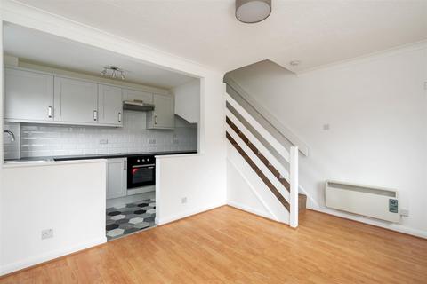 1 bedroom end of terrace house to rent, Laing Close, Ilford