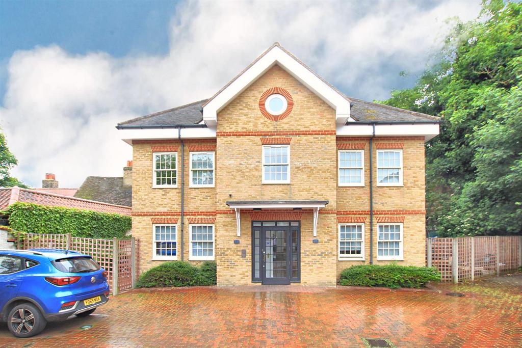 Strand On The Green, London W4 1 bed apartment to rent £2,200 pcm (£