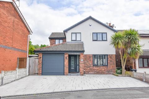 4 bedroom detached house for sale, Parkway, Westhoughton, Bolton, BL5 2RY