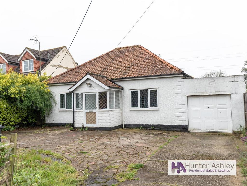 Coppermill Road, Wraysbury TW19 3 bed detached bungalow for sale £700,000
