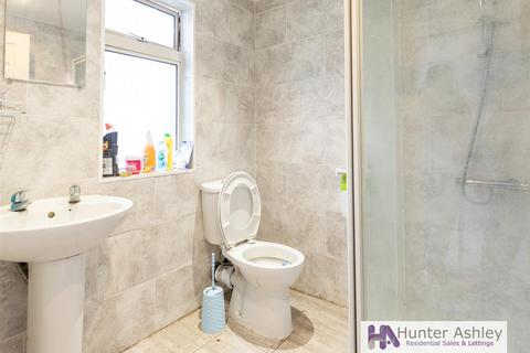 10 Coppermill Road, Wraysbury, Staines-upon-thames, TW19 5NT