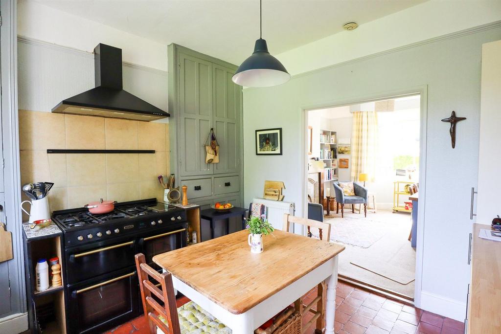 Kitchen 2.jpg