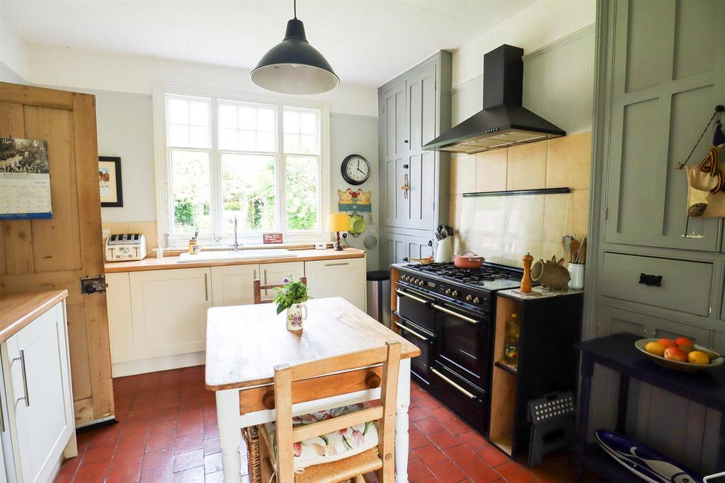 Kitchen 1.jpg