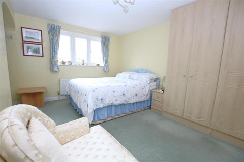12 Bourton Close, Northampton, NN4 9YT