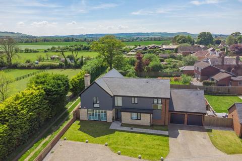 4 bedroom detached house for sale, Church Road, Totternhoe