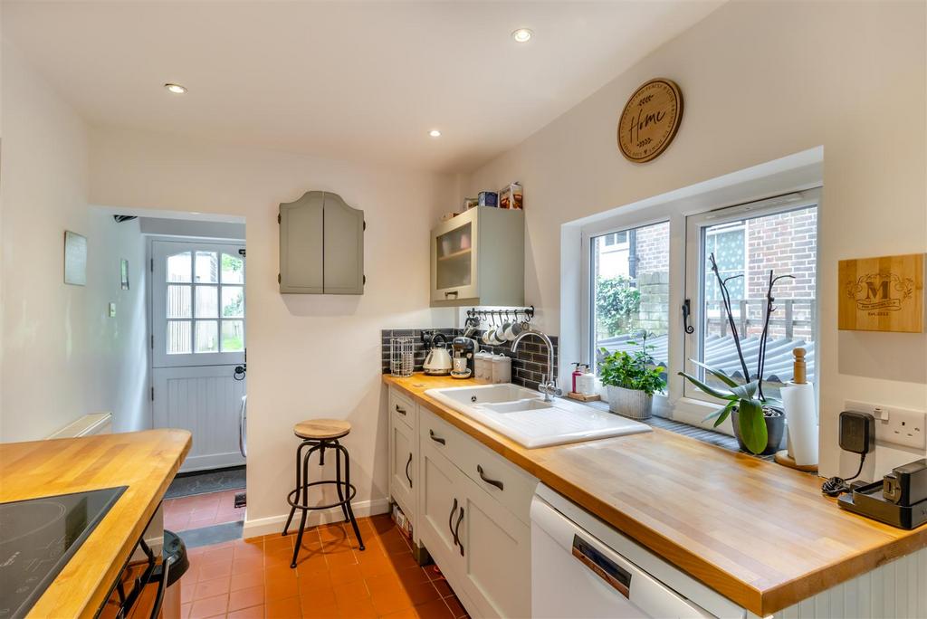 8598834-interior11.jpg