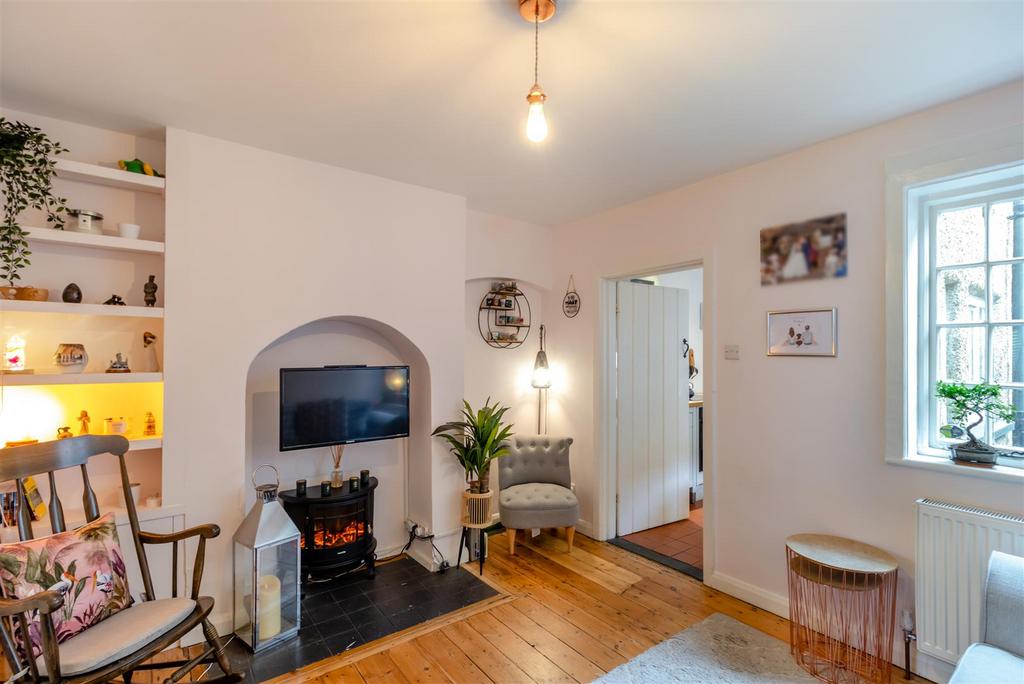8598834-interior18.jpg