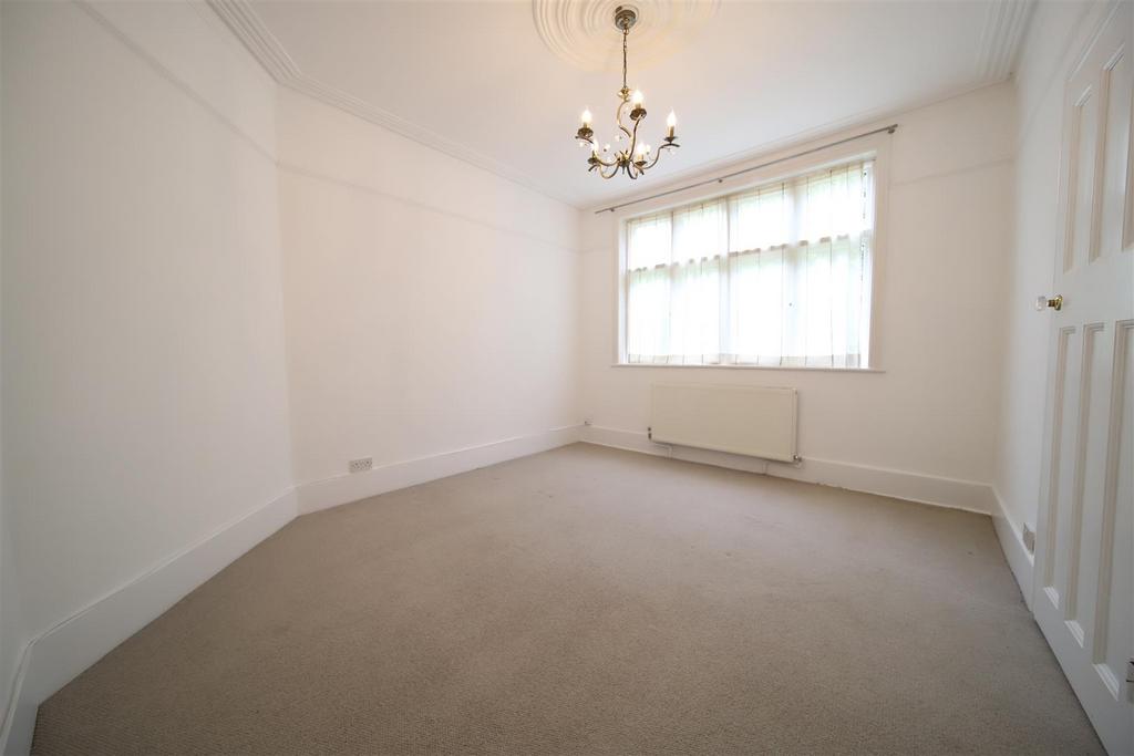 Park Avenue, Bush Hill Park, Enfield 3 bed semidetached house £700,000