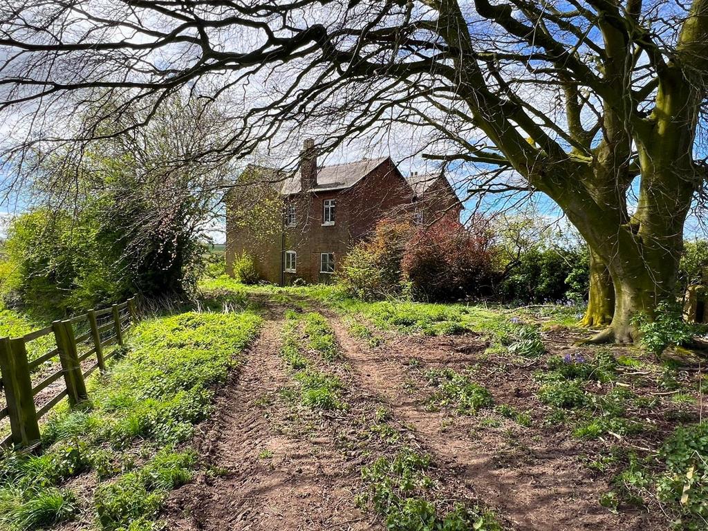 Whitemere, Nr Ellesmere. 6 bed detached house for sale £550,000