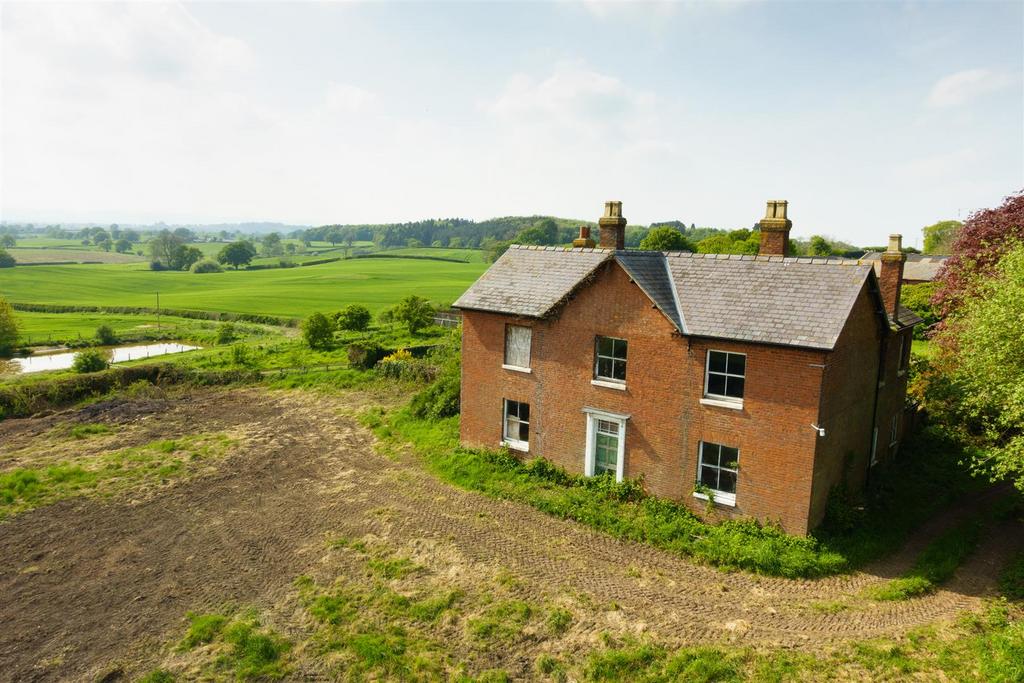 Whitemere, Nr Ellesmere. 6 bed detached house for sale £550,000