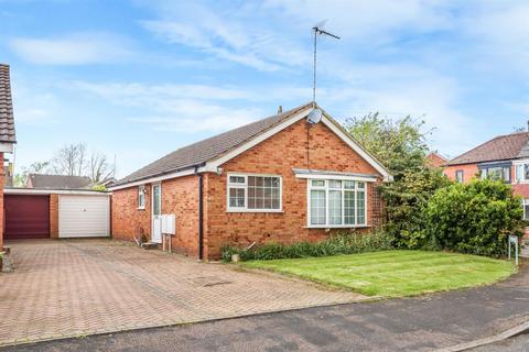 2 bedroom detached bungalow for sale, Wincote Close, Kenilworth