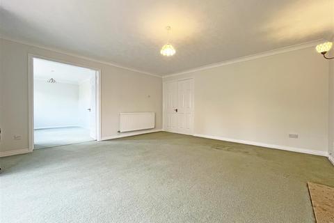4 bedroom detached house to rent, Crosslands Meadow, Nottingham NG4