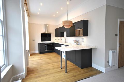 2 bedroom house to rent, Flat 1 Wellington House22 High StreetTenbyPembrokeshire
