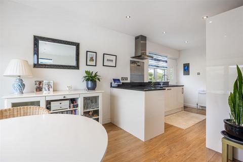 31 Churchfields, Dartmouth, TQ6 9HJ