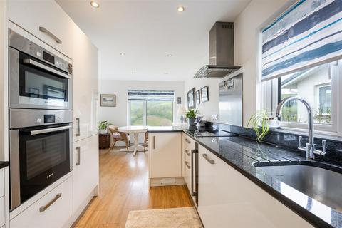 31 Churchfields, Dartmouth, TQ6 9HJ
