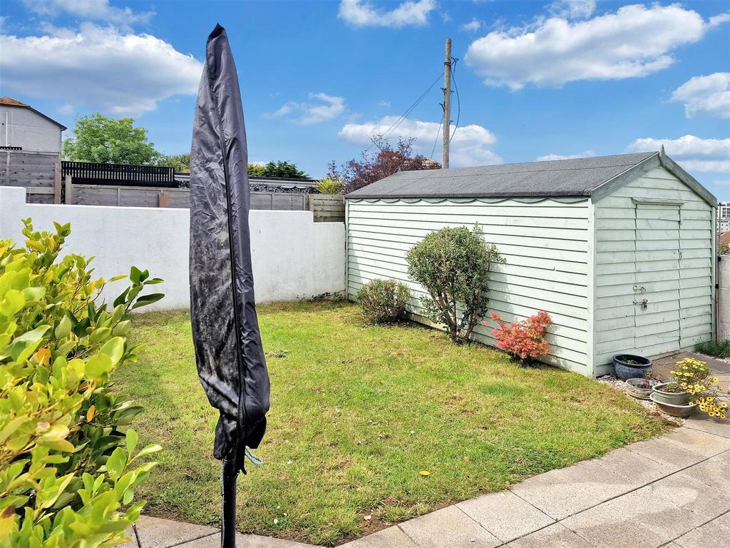 Garden and shed.