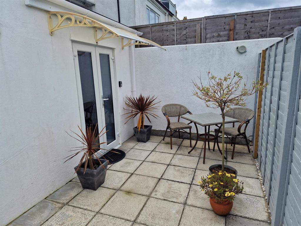 Annexe Courtyard.