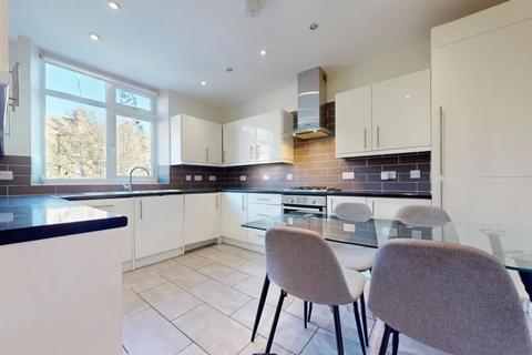 4 bedroom detached bungalow to rent, Finchley Road, London NW8