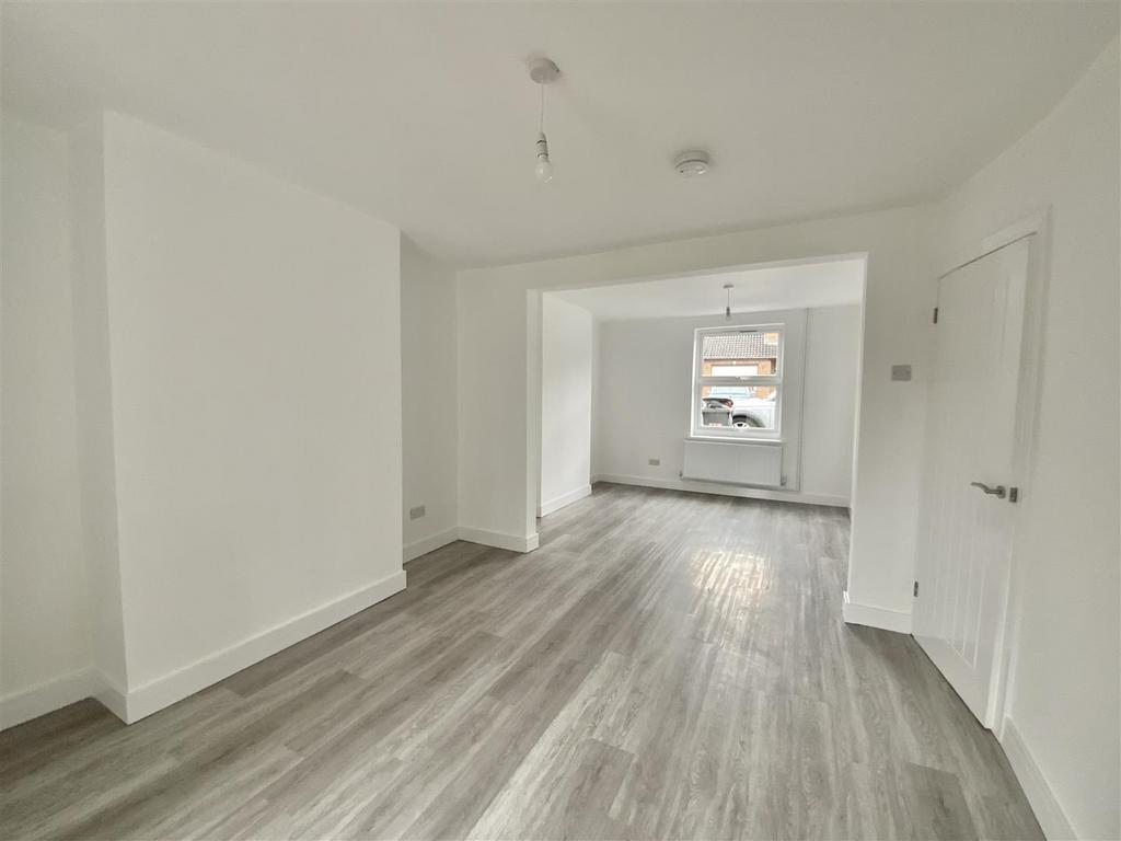 Lounge/ Dining Room