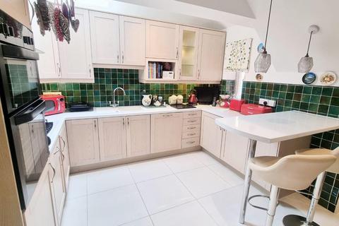 42 Mountford Drive, Sutton Coldfield, B75 6TA
