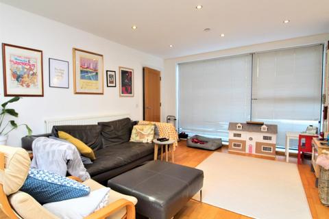 3 bedroom detached house to rent, Lincoln Mews, London N15
