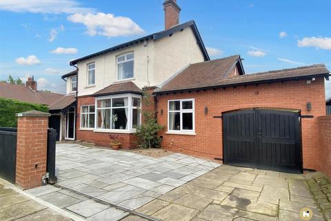 4 bedroom detached house for sale, Poplar Avenue, Wakefield WF2