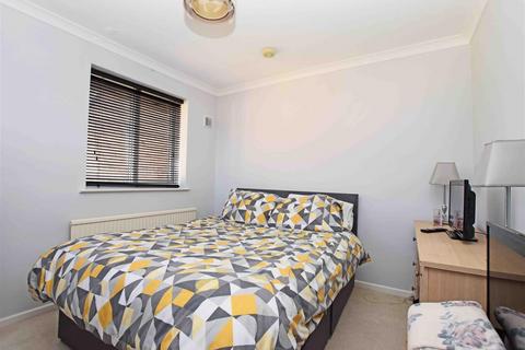 1 bedroom maisonette to rent, Morland Close, Hampton