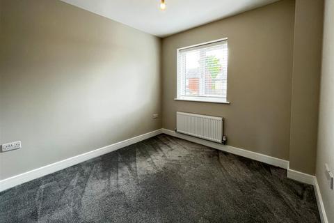 3 bedroom townhouse to rent, Whewell Street, Batley, West Yorkshire