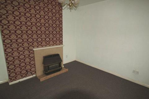 2 bedroom semi-detached house to rent, Wrens Avenue, Kingswinford