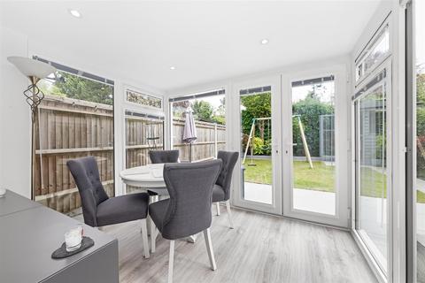 12 Colliers, Caterham, CR3 6RL
