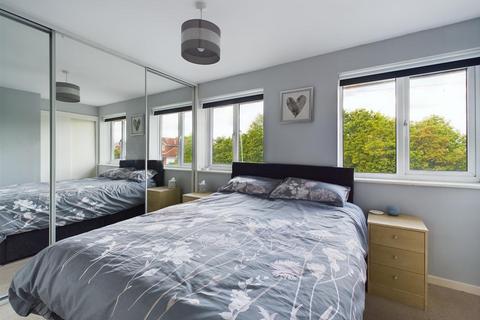 4 Aldgate Drive, Amblecote, Brierley Hill, DY5 3NT