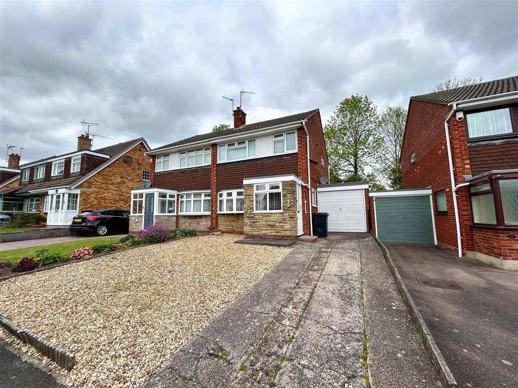 Foxhills Park, Dudley, DY2 0JQ 3 bed semidetached house for sale £