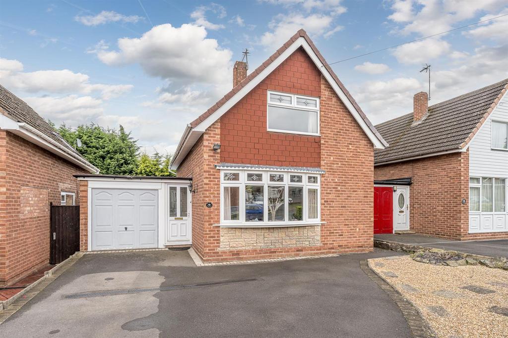 Mayfair Drive, Kingswinford, DY6 9DW 2 bed detached house for sale £