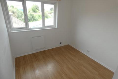 2 bedroom flat to rent, Brook Crescent, Cippenham