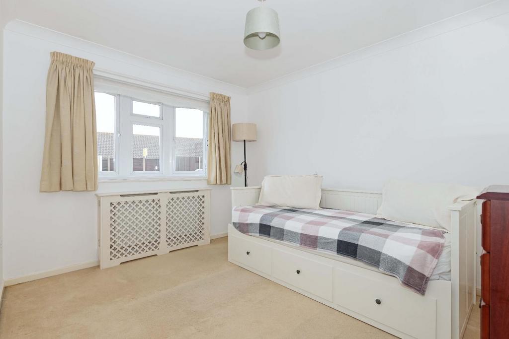 17 Russells Drive 2.JPG