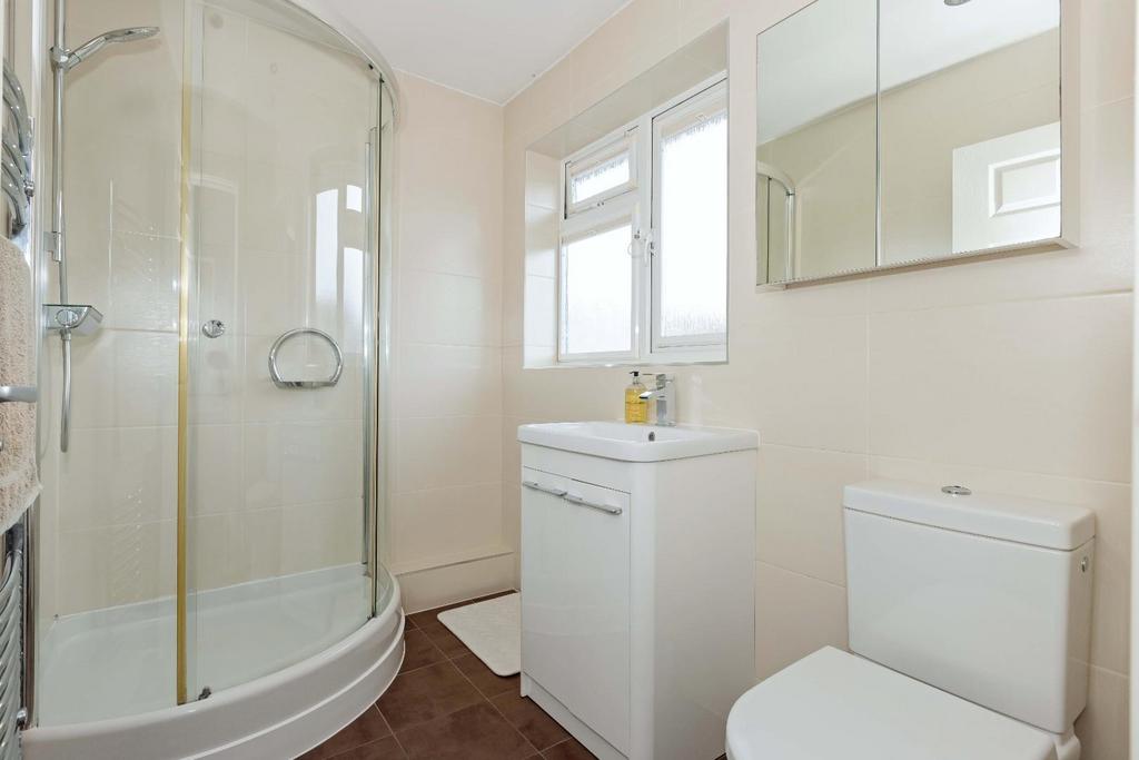17 Russells Drive 3.JPG