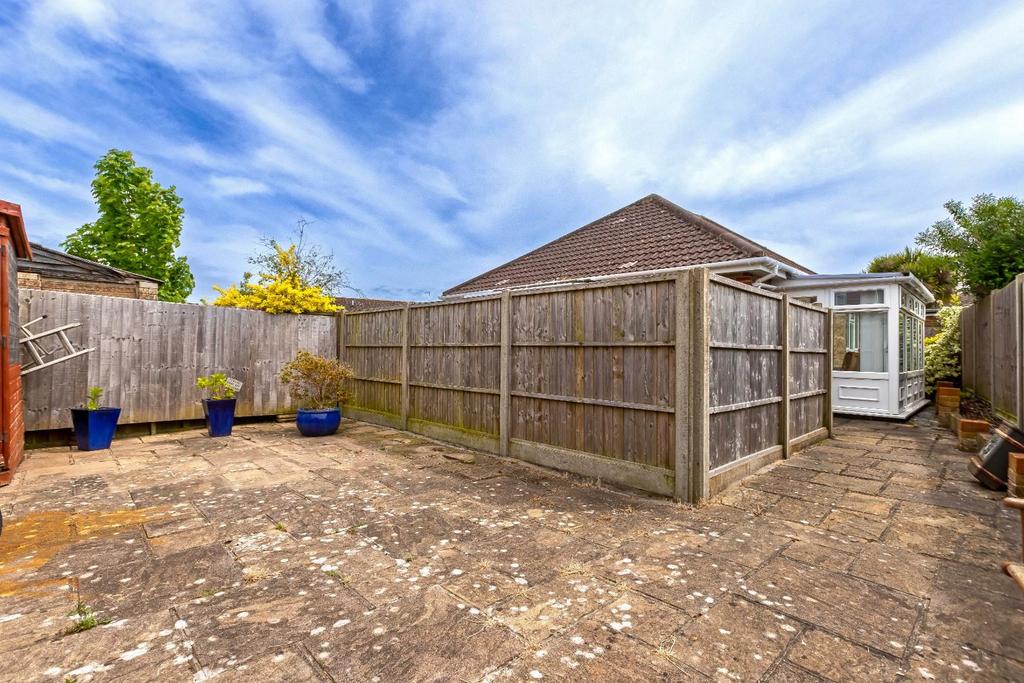 17 Russells Drive 11.JPG