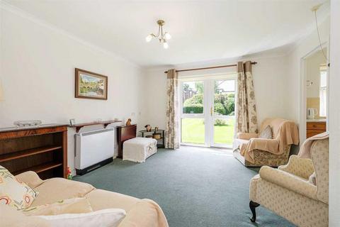 1 bedroom bungalow for sale, Westleigh Court, Nightingale Lane, Wanstead