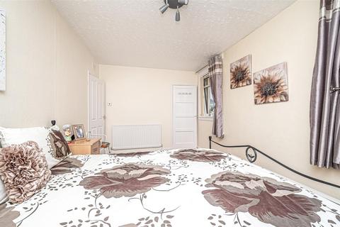 112 Beechbank Crescent, Kelty, KY4 0LT