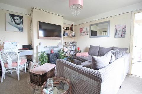 2 bedroom end of terrace house for sale, High Street, Wootton Bridge, Ryde