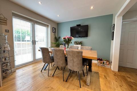 24 Campanula Close, Northampton, NN3 3QG