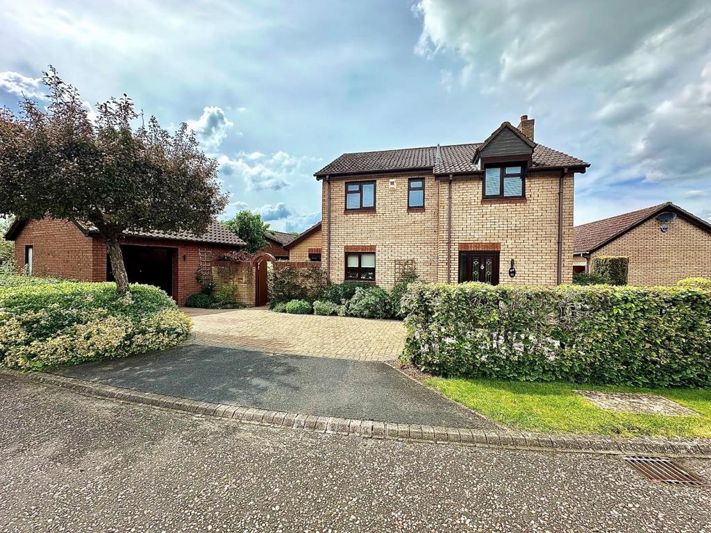 Grangewood, East Hunsbury... 4 bed detached house for sale £425,000